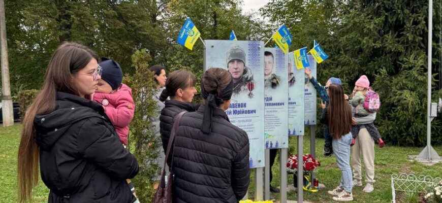 У Косівському ліцеї відкрили Алею Слави воїнів-земляків