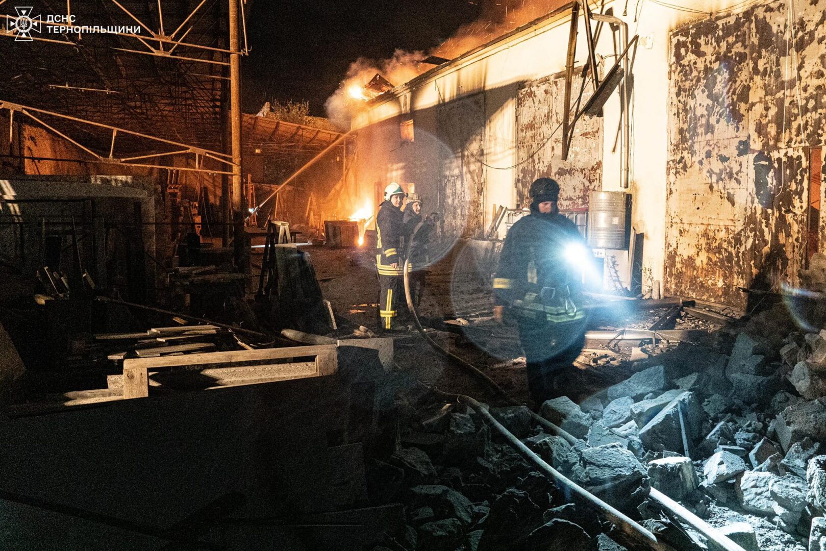 tern - Ворог завдав удару по одному з промислових об'єктів Тернопільщини. Фото - rai.ua