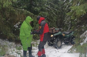 Рятувальники знайшли заблукалого грибника у засніженому лісі