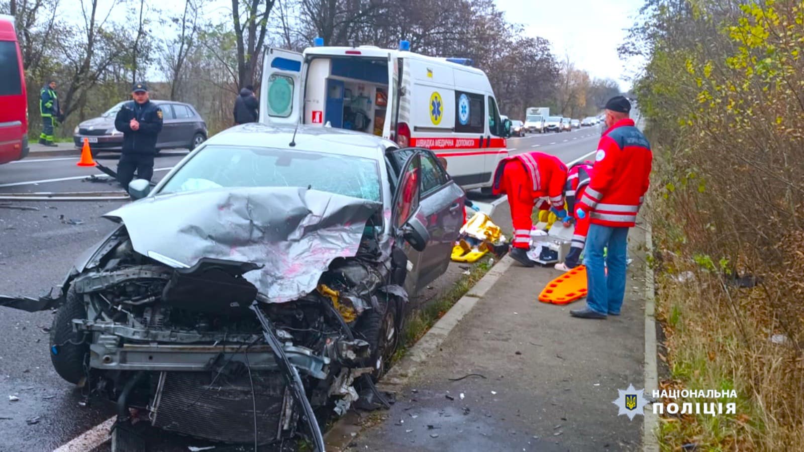 avto3 - В ДТП на Івано-Франківщині травмовано шестеро людей. Фото - rai.ua