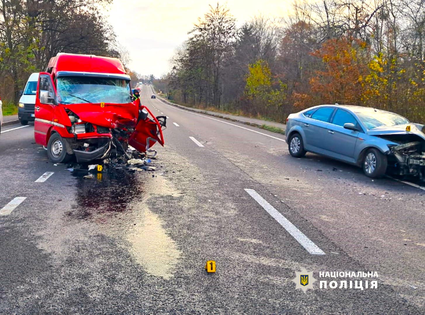 avto5 - В ДТП на Івано-Франківщині травмовано шестеро людей. Фото - rai.ua