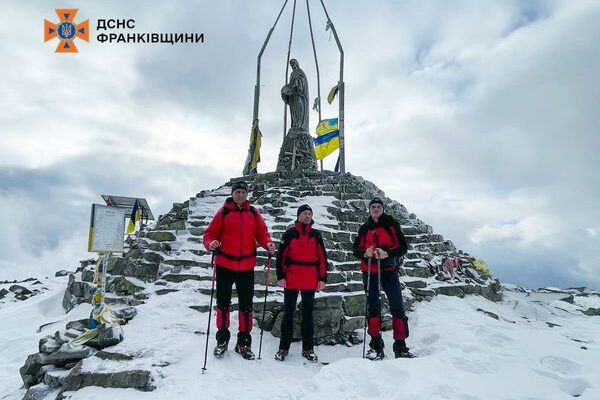 Увага! Гірські туристичні маршрути місцями вкриті льодом