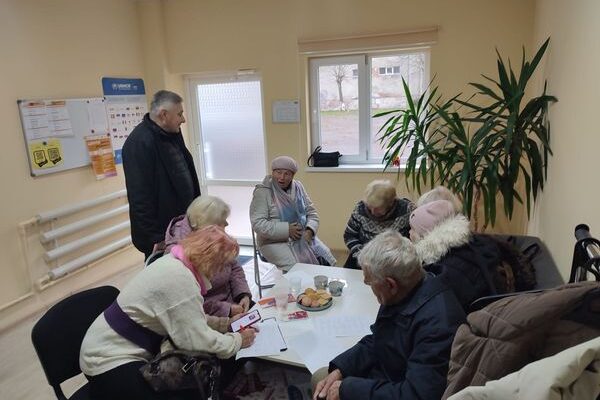 В Калуші провели арттерапію для слухачів Університету III віку