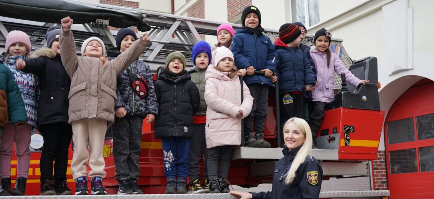 Першокласники ліцею побували у гостях у рятувальників