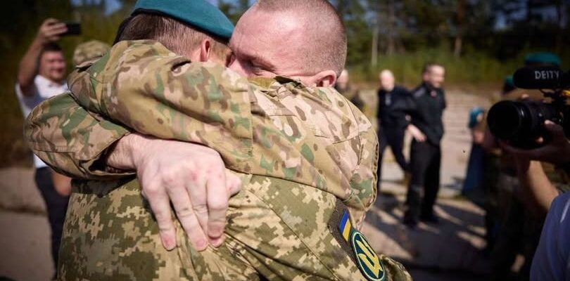 Як звільненим з полону та родинам полонених отримати державну грошову допомогу