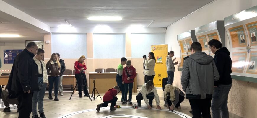 В Івано-Франківському університеті відбулися обласні змагання автономних роботів. Відео