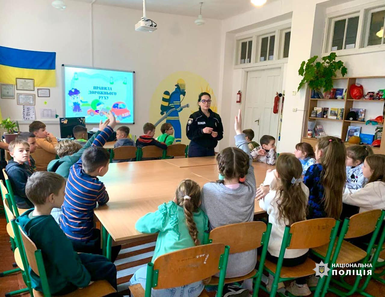 stop2 - Прикарпатські інспектори навчають школярів дорожньої грамоти - rai.ua