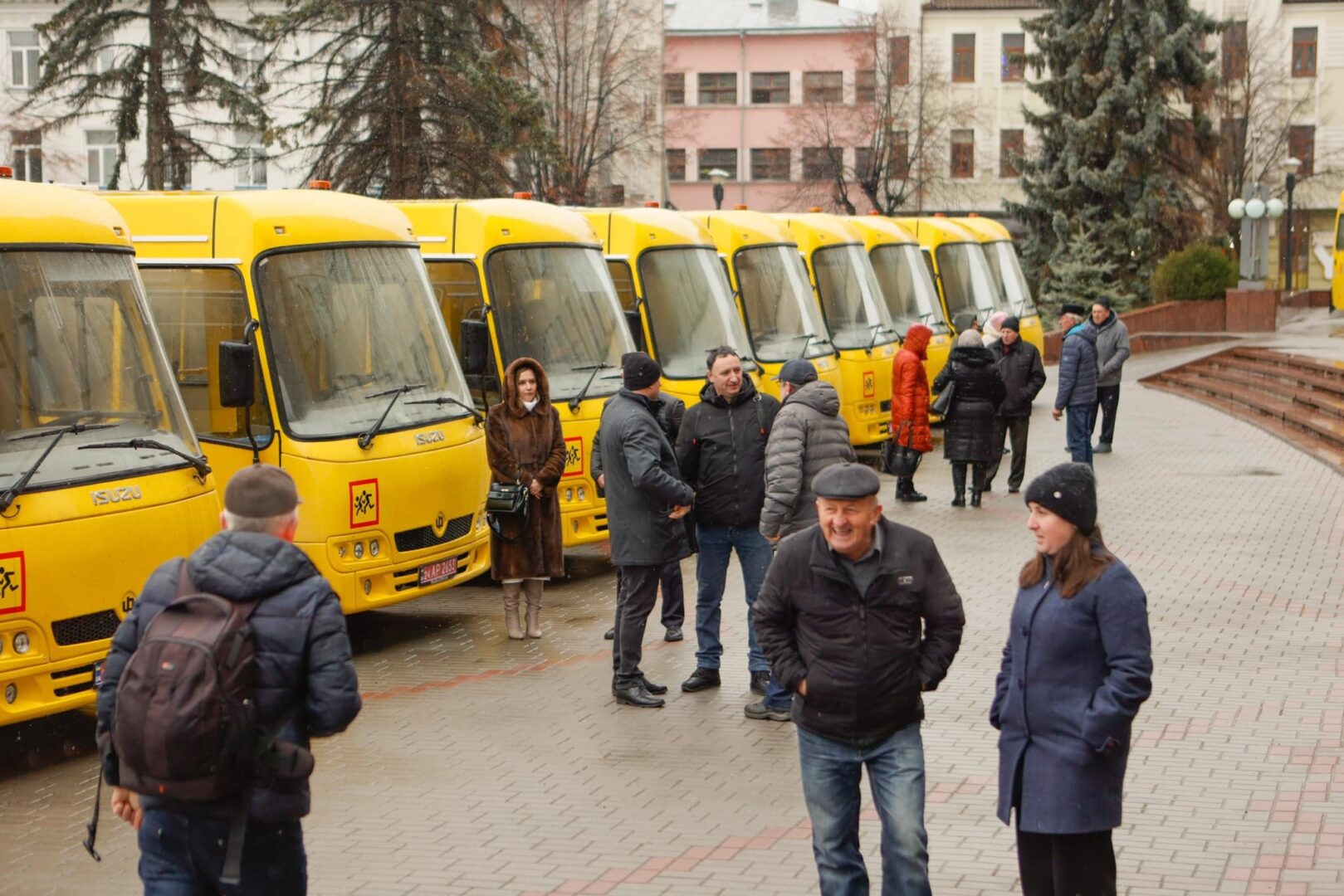 avtt - Прикарпаття отримало 17 нових шкільних автобусів - rai.ua