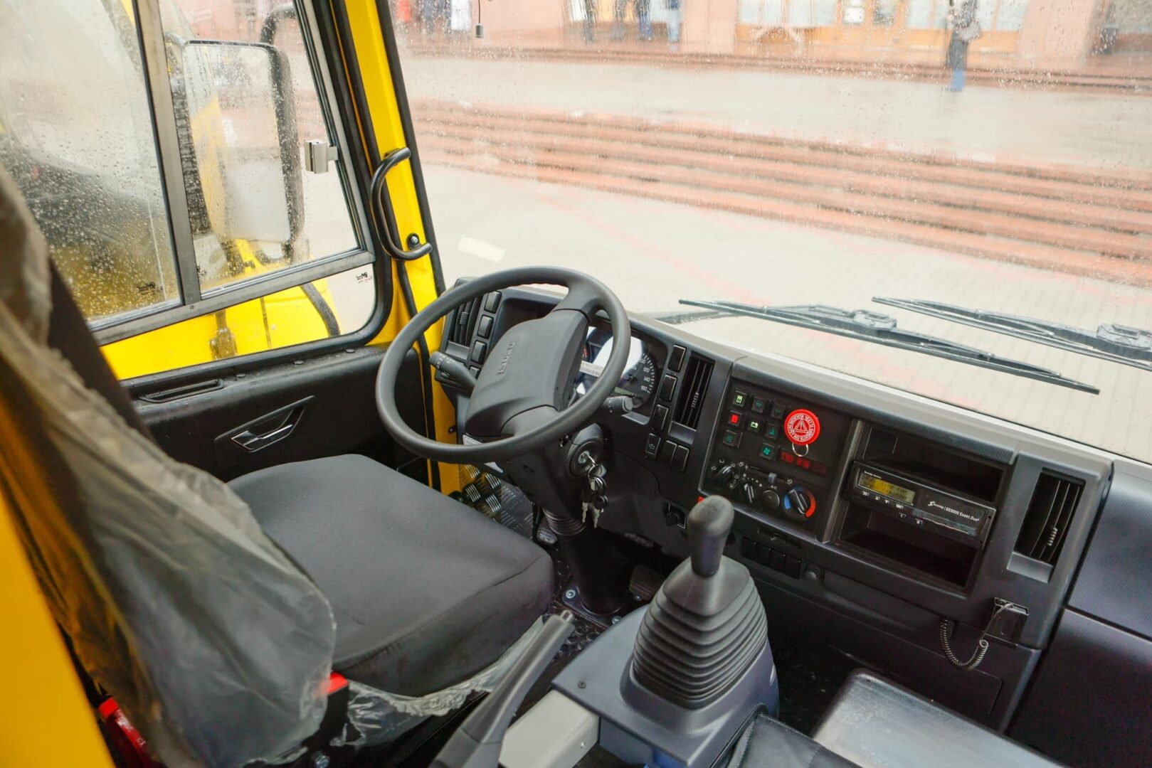 avtt3 - Прикарпаття отримало 17 нових шкільних автобусів - rai.ua