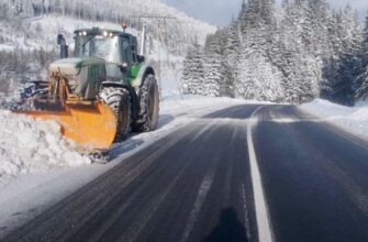 На Прикарпатті триває очищення доріг від снігу