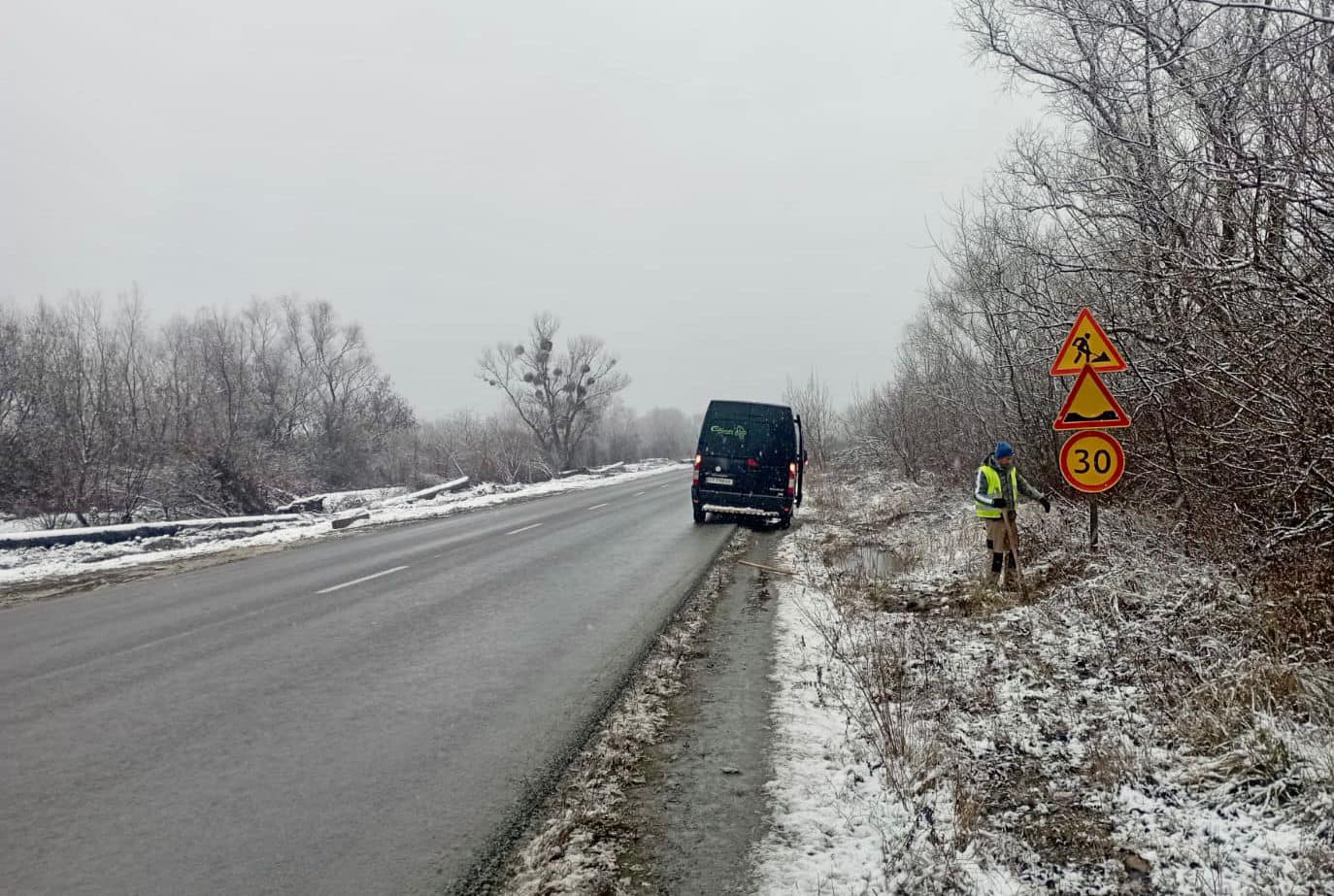 doo3 - На Прикарпатті триває очищення доріг від снігу - rai.ua
