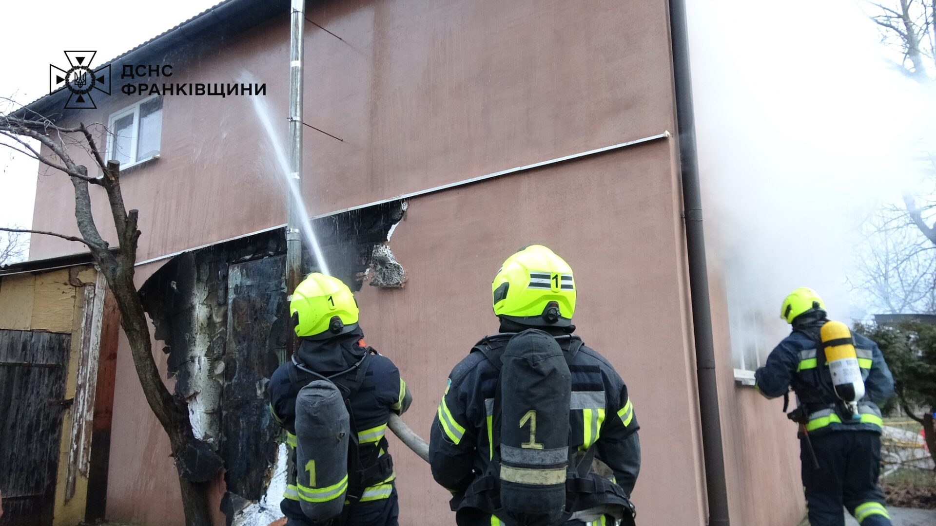 if2 1 - Вогнеборці ліквідували пожежу житлового будинку в Івано-Франківську - rai.ua