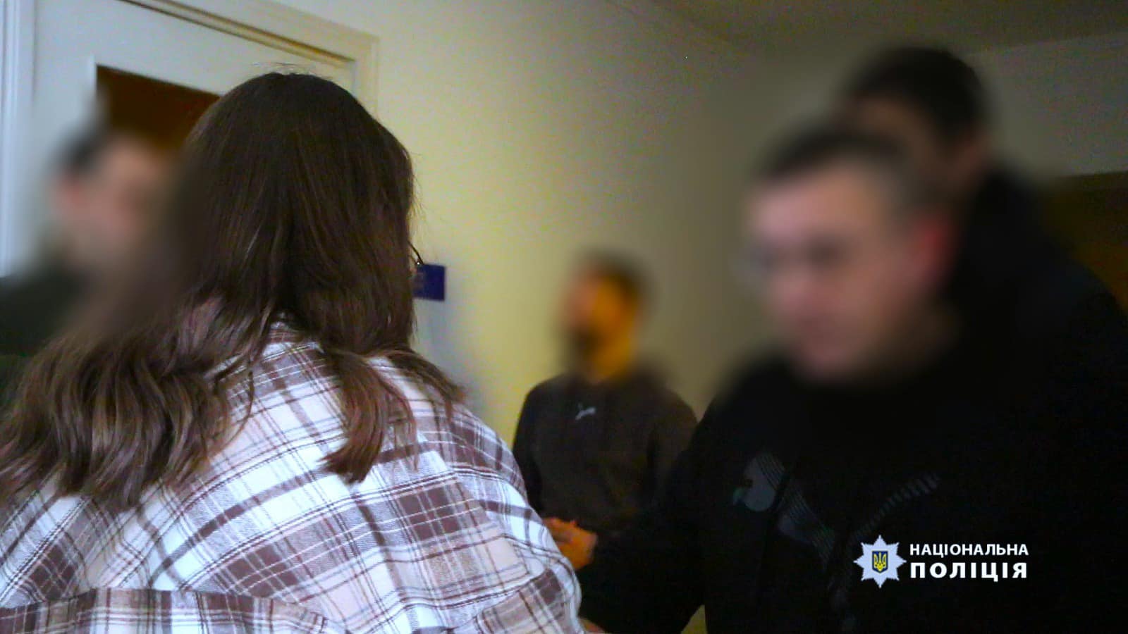 iuv4 - Ювенальні поліцейські разом з дітьми відвідали поранених бійців - rai.ua
