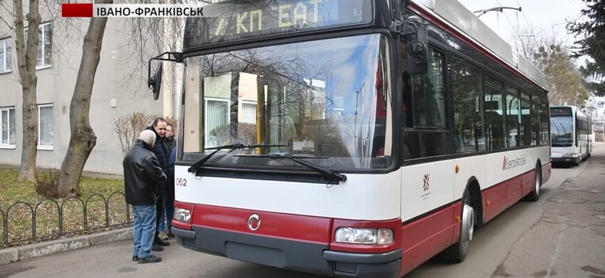 КП «Електроавтотранс» отримало 6 тролейбусів від чеського міста. Відео