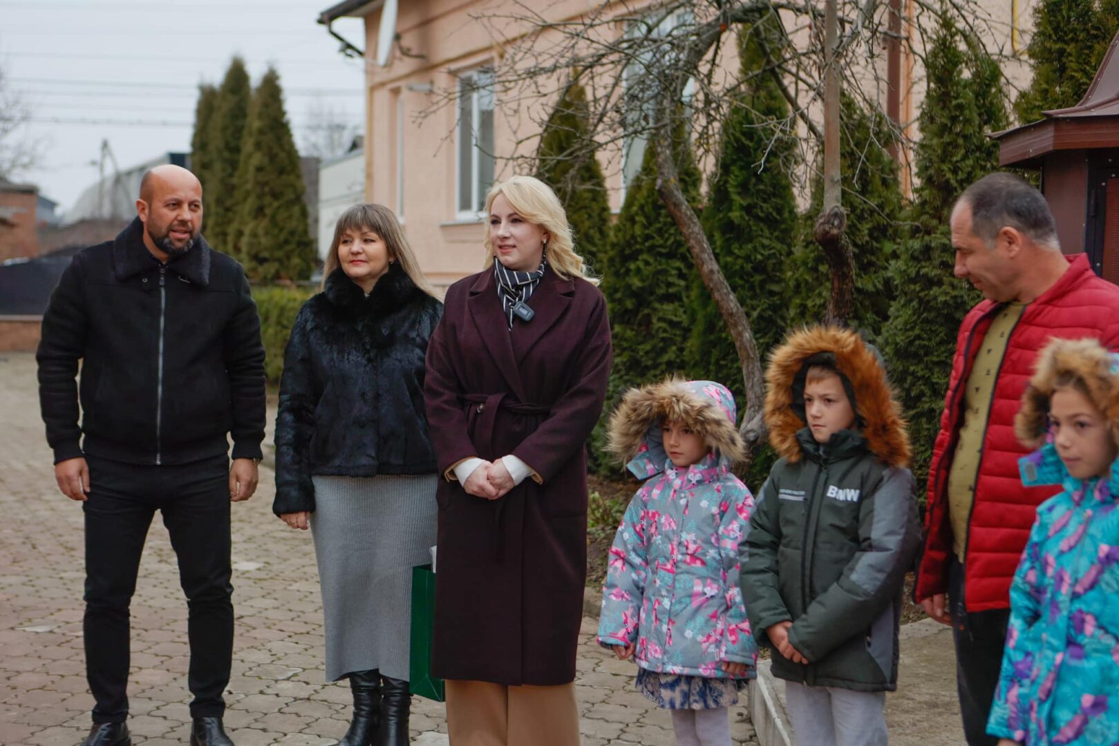 lo - Велика прийомна родина отримала дім на Прикарпатті - rai.ua