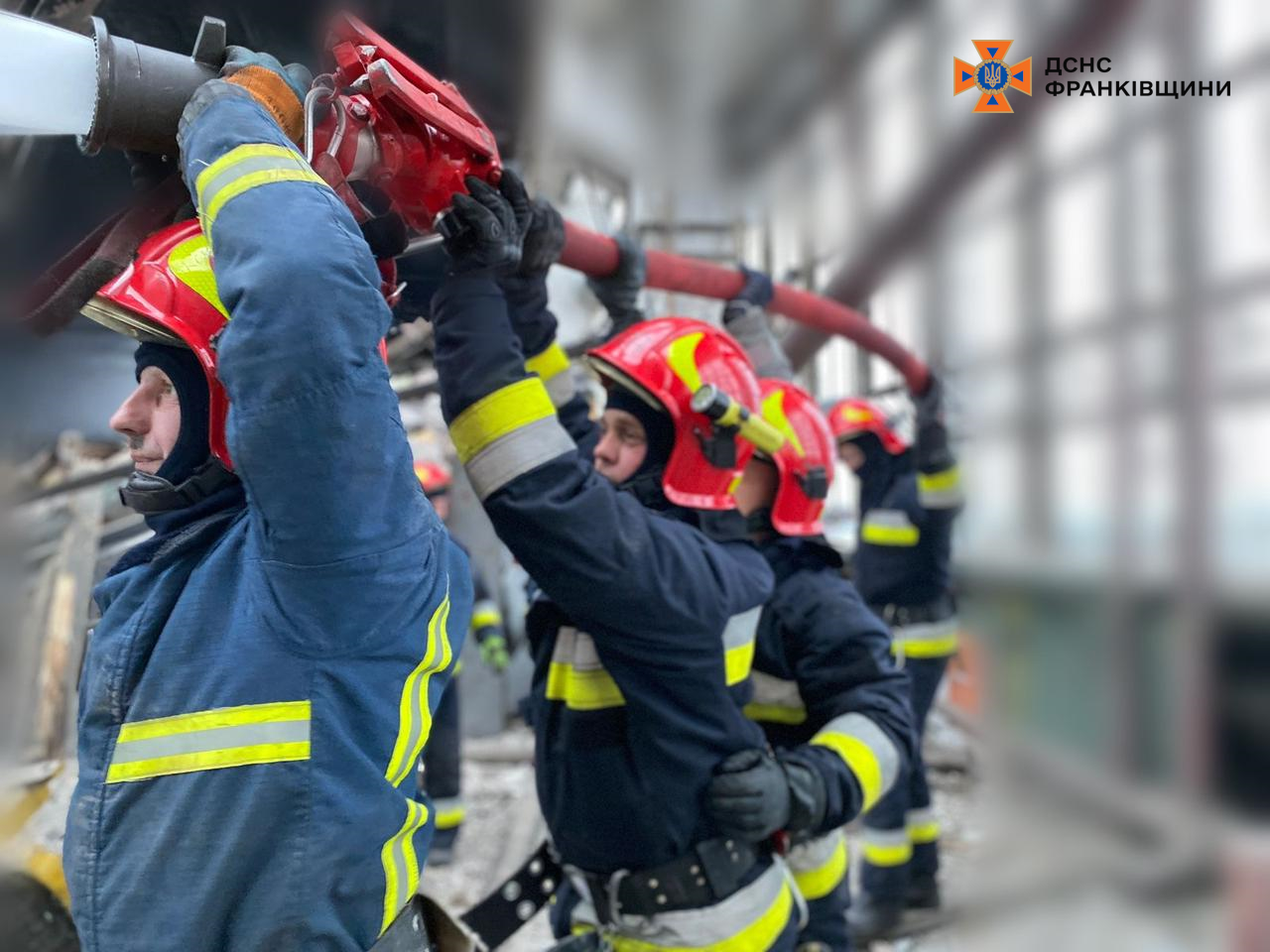 vkot - Прикарпатські рятувальники ліквідували наслідки чергової російської атаки - rai.ua