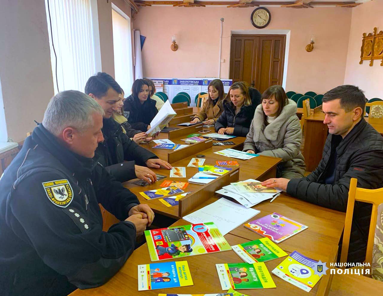 vul - «16 днів проти насильства»: ювенальні поліцейські провели вуличну акцію - rai.ua