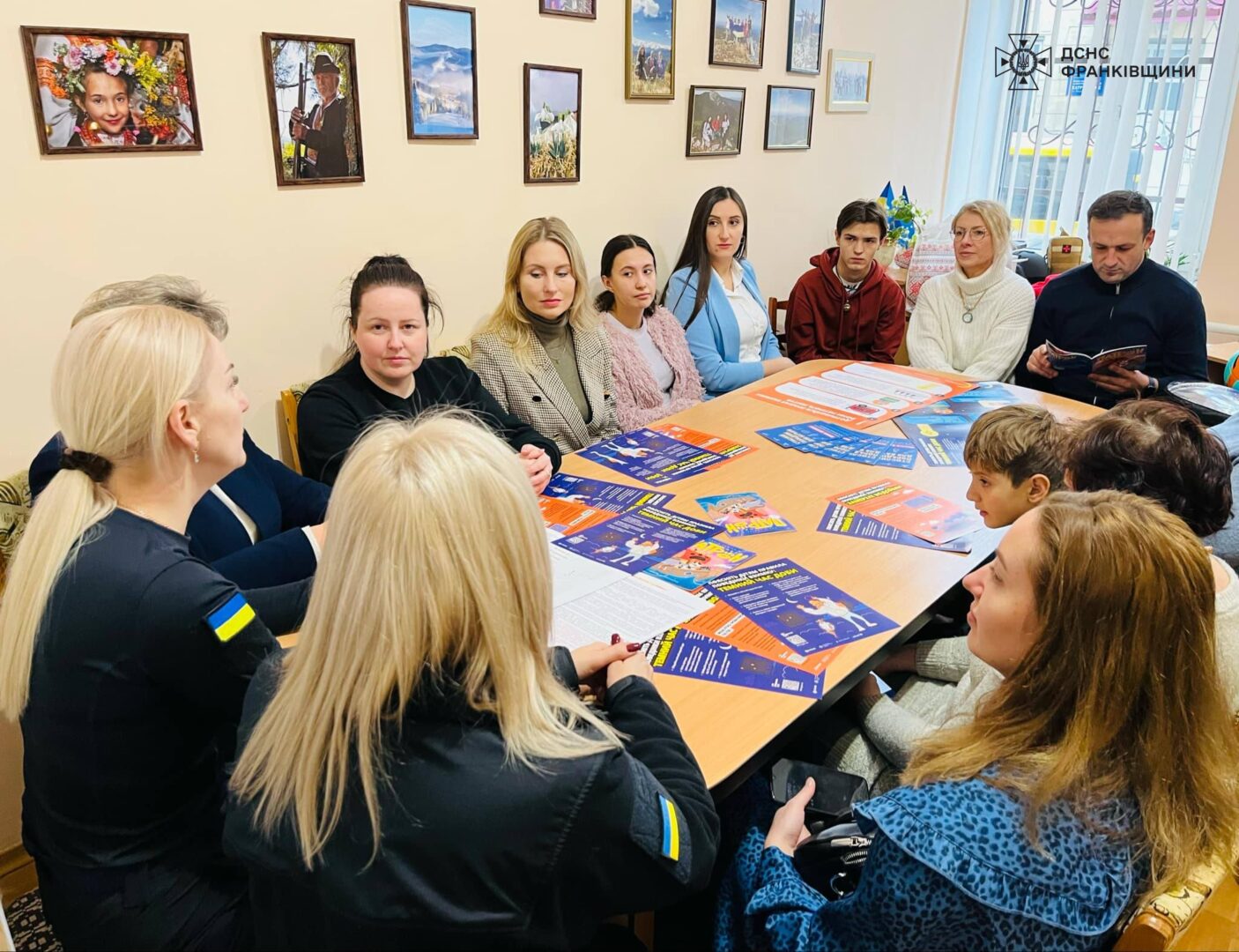 zhzh2 - Працівники ДСНС Прикарпаття провели тренінг з безпеки для медійників - rai.ua