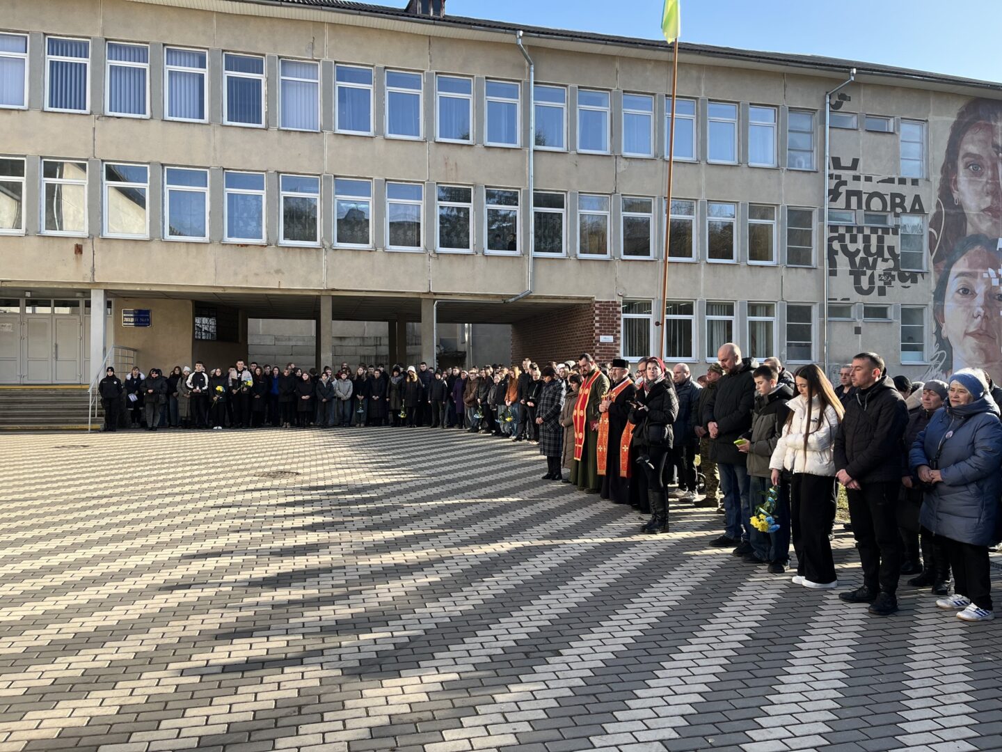 doshk2 - В Івано-Франківську встановили анотаційні дошки на фасаді ліцею №19 - rai.ua