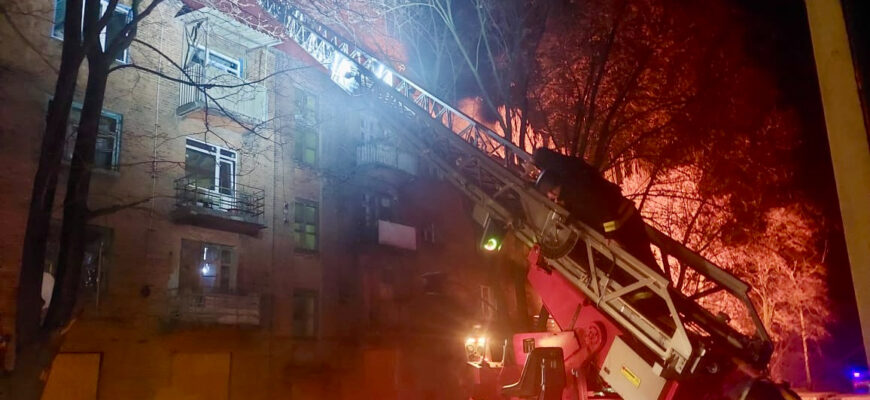 Нічна атака на Краматорськ: ворог поцілив у житловий будинок. Фото