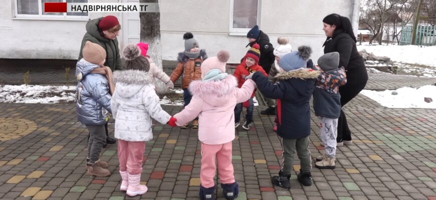 Надвірнянські посадовці відвідали навчальні заклади громади. Відео