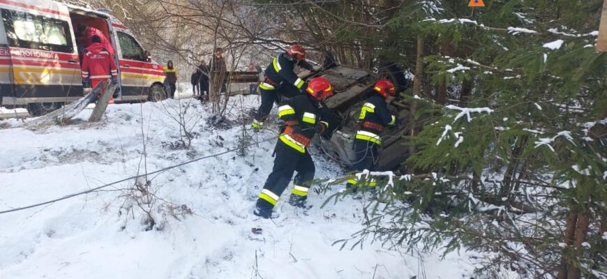 На Прикарпатті трапилась ДТП за участю легкового автомобіля