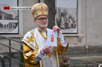 В Івано-Франківську організували акцію, де Святий Миколай зачитував листи від дітей. Відео