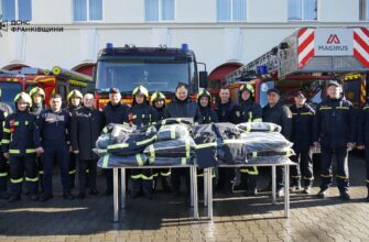 Рятувальники Івано-Франківська отримали захисний одяг від міської влади