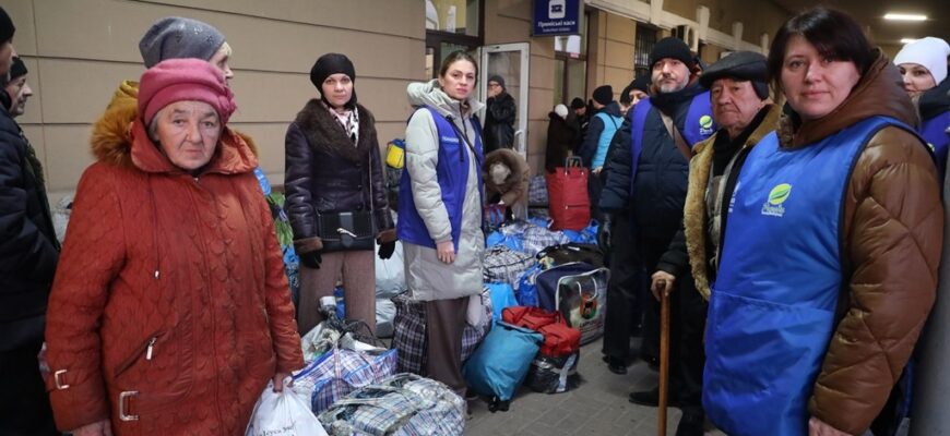 На Прикарпатті зустріли черговий евакуаційний потяг з Донецької області