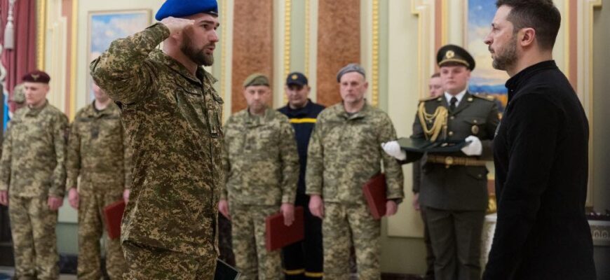 Володимир Зеленський вручив державні нагороди захисникам