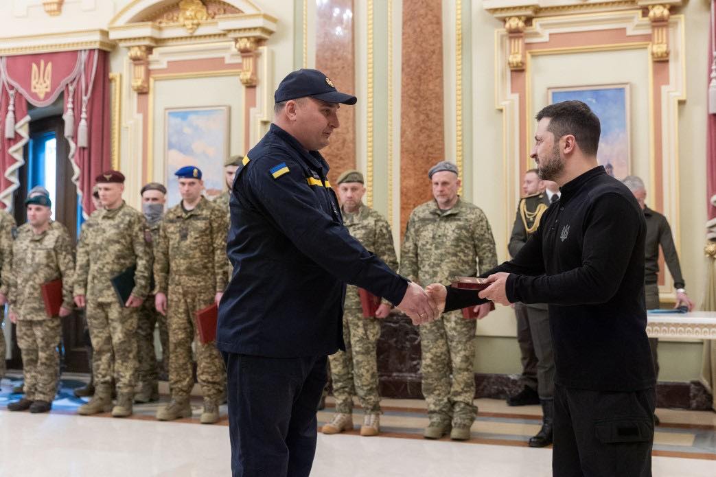 dd6 - Володимир Зеленський вручив державні нагороди захисникам - rai.ua