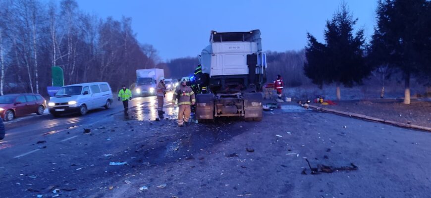 Івано-Франківський район: рятувальники деблокували двох водіїв внаслідок ДТП