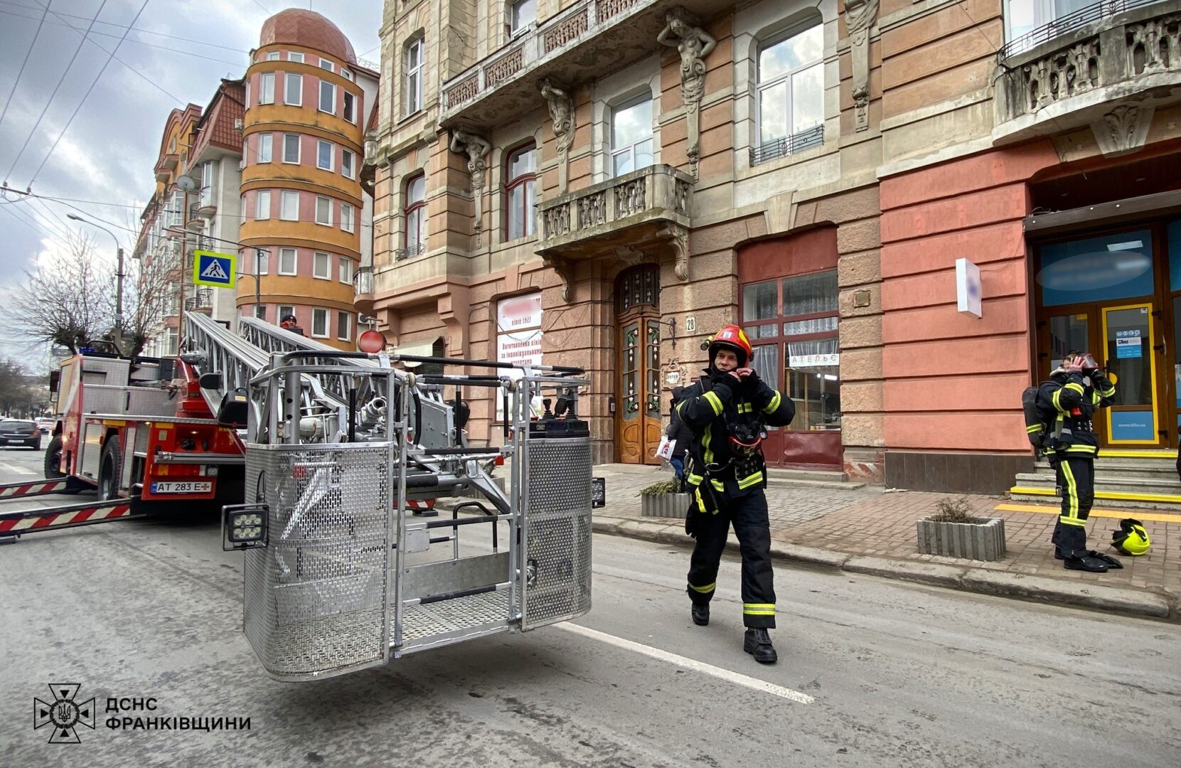 hshch4 - Під час пожежі в Івано-Франківську загинуло двоє людей - rai.ua