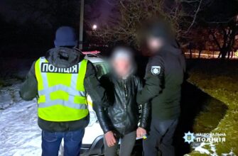 Спричинив ножове поранення знайомому: поліцейські затримали підозрюваного