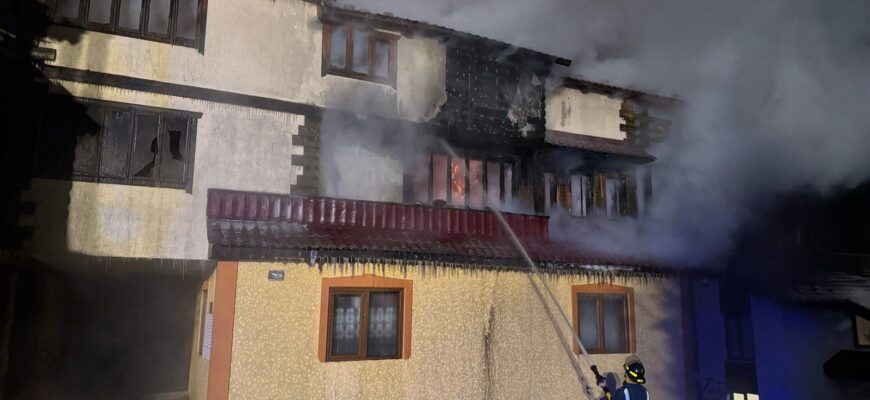 У селищі Ворохта трапилась пожежа  житлового будинку. Відео