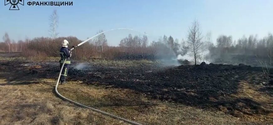 У Калуському районі через пожежу сухостою постраждала людина