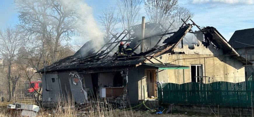 Рятувальники ліквідували пожежу спричинену вибухом газоповітряної суміші