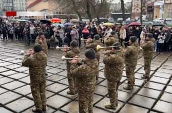 У Калуському ліцеї №2 вшанували пам’ять трьох полеглих захисників. Відео