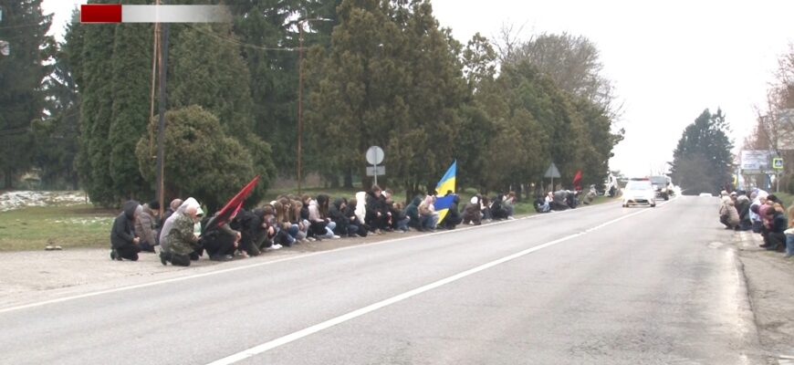 У Бурштині провели в останню путь захисника Олександра Марина. Відео