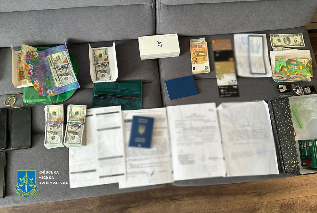50sht5 - 50 тис доларів США за виїзд за кордон: у Києві затримали організатора схеми - rai.ua