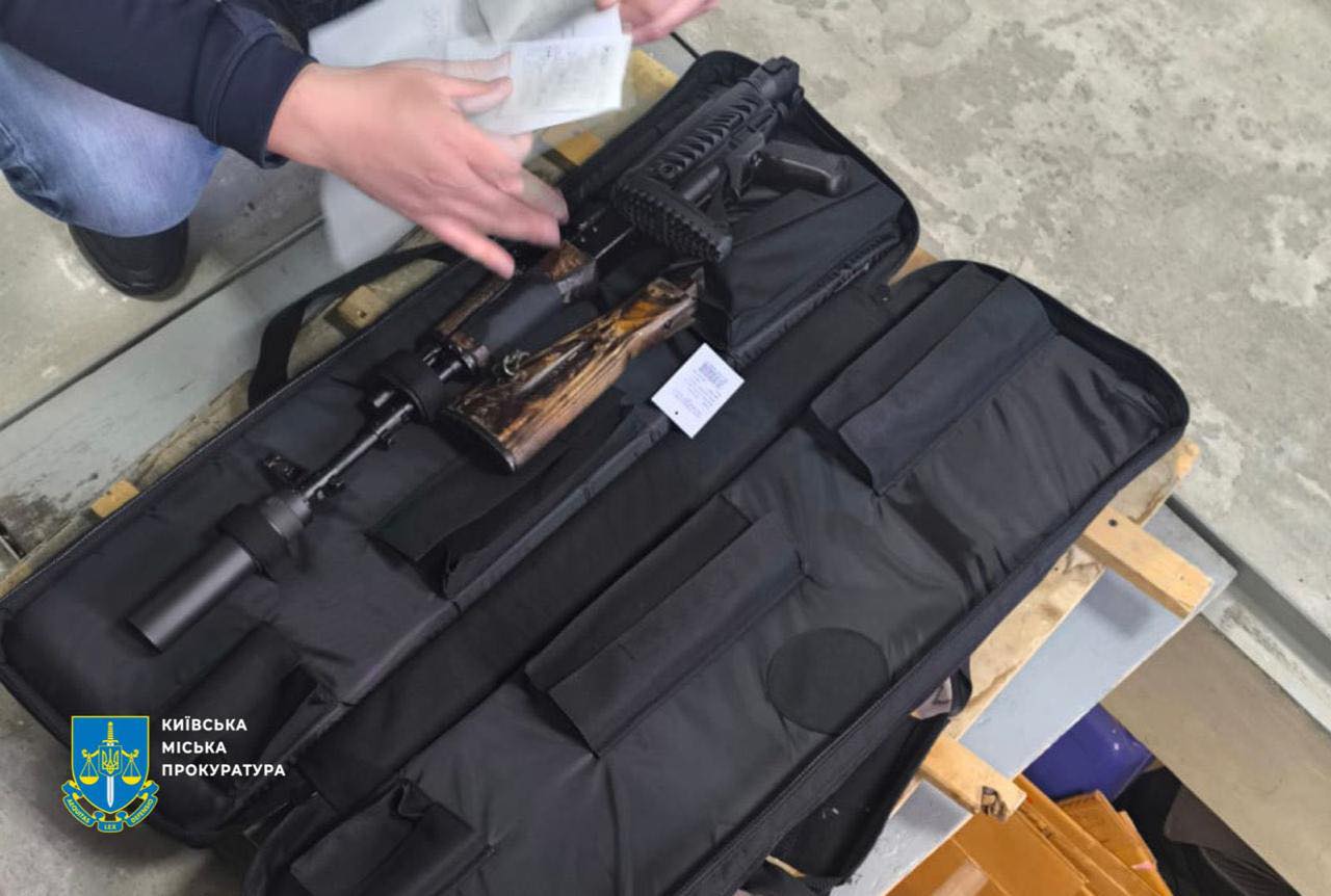 50sht6 - 50 тис доларів США за виїзд за кордон: у Києві затримали організатора схеми - rai.ua