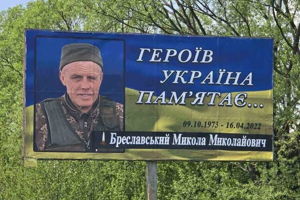 Оновлено білборди про загиблих шероїв із Калуської громади