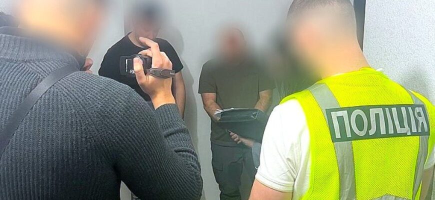 Ошукав на 80 тисяч доларів: прикарпатські поліцейські затримали шахрая