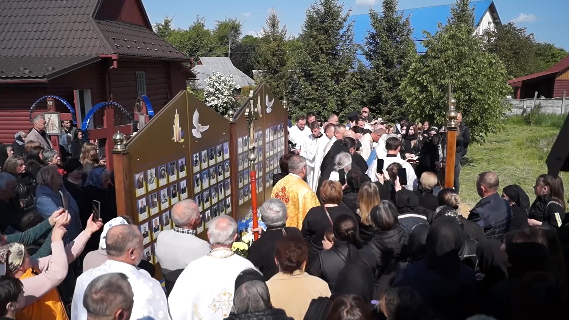 chololo - В Угорницькому монастирі відбувся молебень - rai.ua