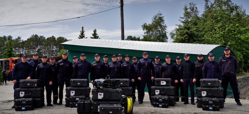Підрозділи ДСНС отримали 16 підводних дронів для рятувальників
