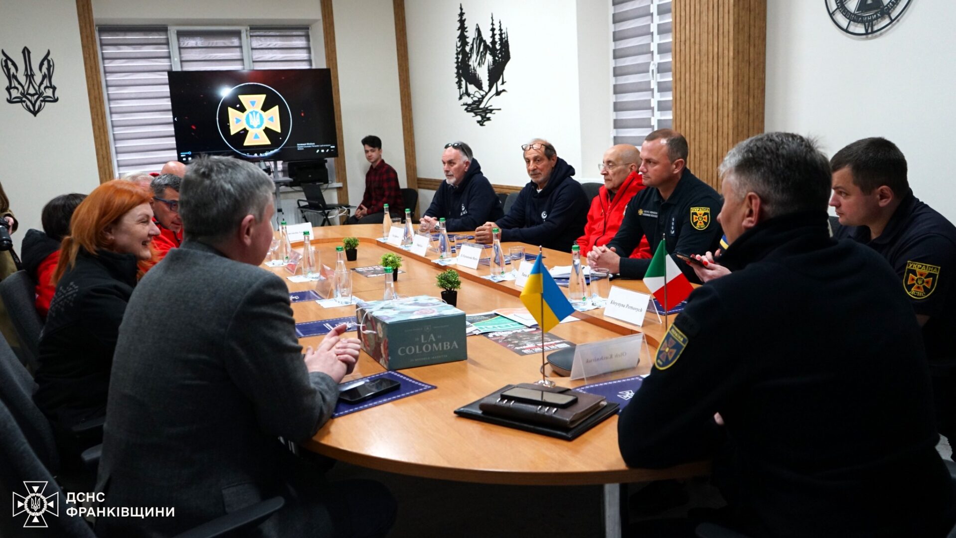 dyy4 - Італійська делегація відвідала рятувальників Івано-Франківщини - rai.ua