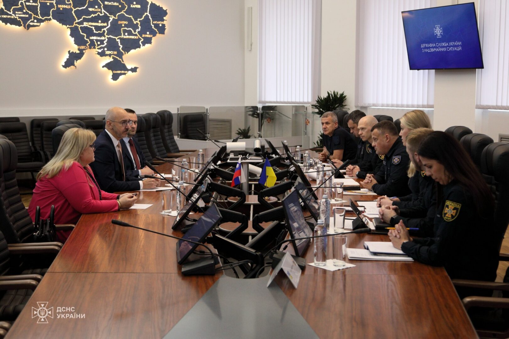 dzh7 - У ДСНС відбулася зустріч з делегацією Республіки Словенія - rai.ua