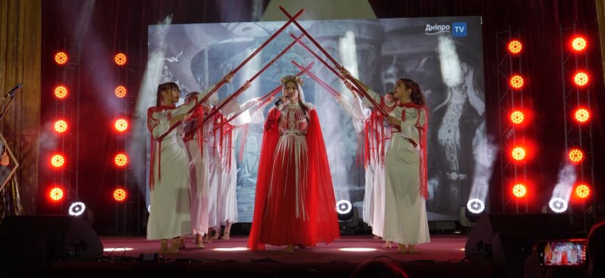 До завершення підійшов обласний творчий конкурс «Серцем єдиним, ми – Україна!». Відео
