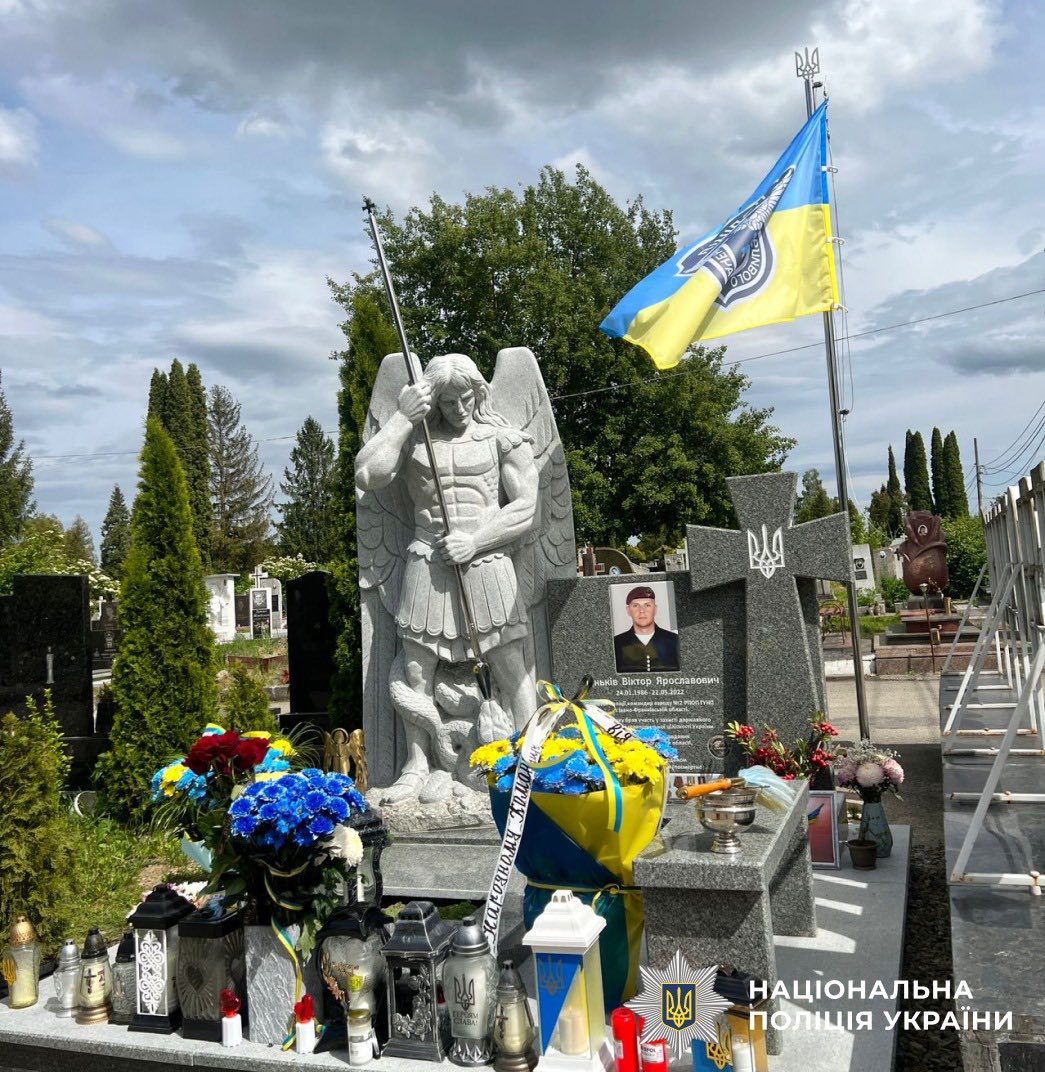 gero7 - Поліцейські Прикарпаття вшанували пам’ять загиблого спецпризначенця - rai.ua