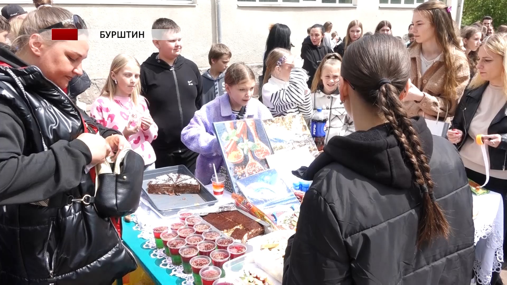 iarmaa - У Бурштинському ліцеї провели благодійний весняний ярмарок - rai.ua